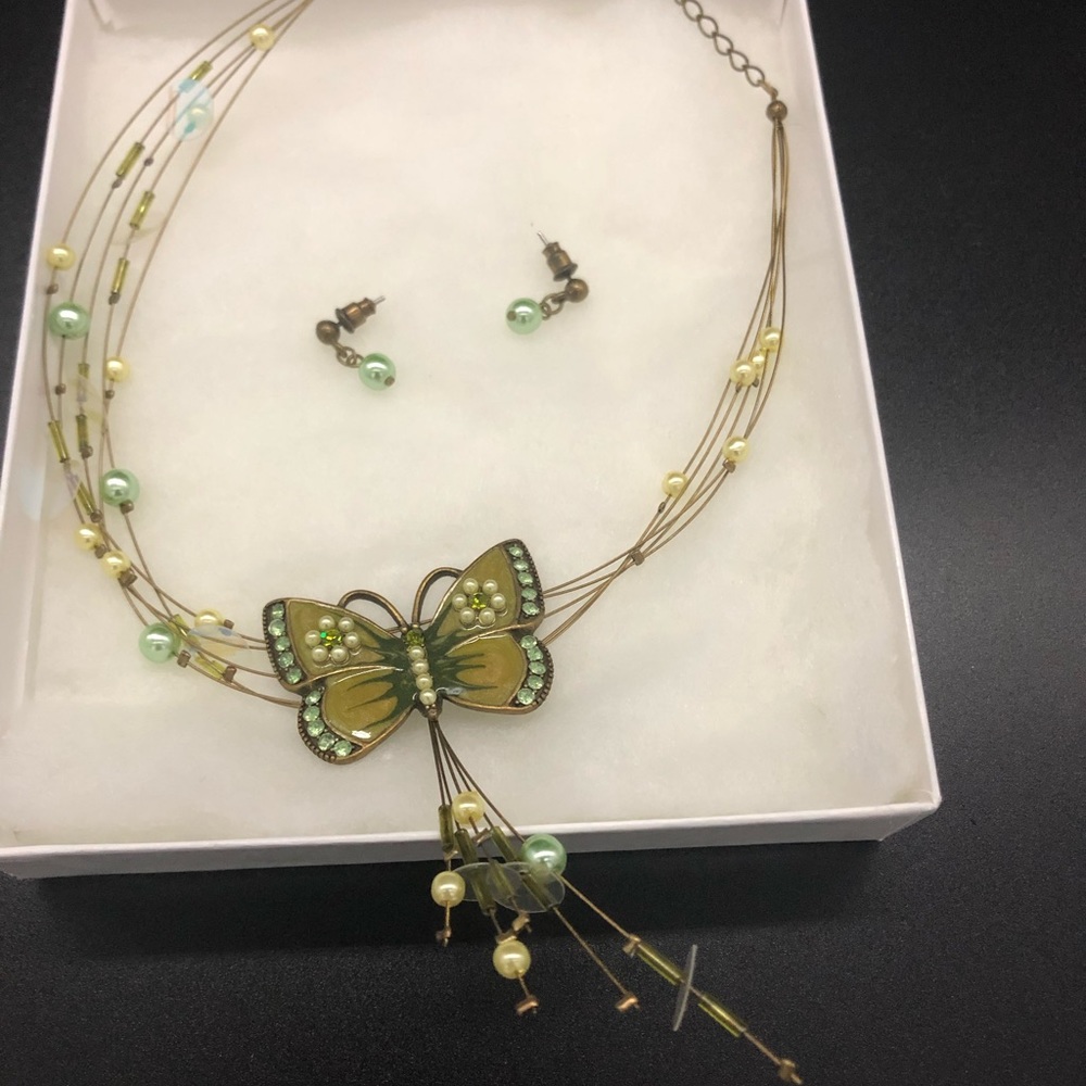 Butterfly necklace with earrings